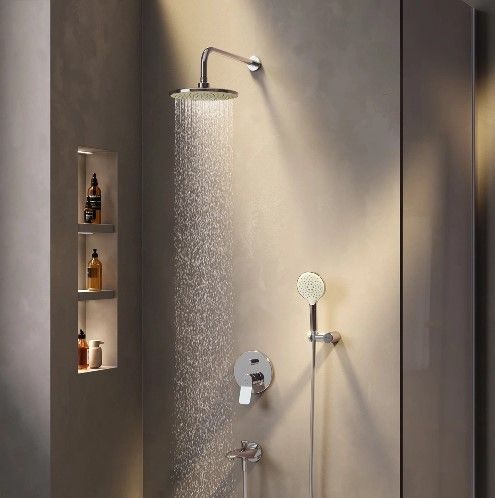 Набор: смеситель для ванны и душа, верхний душ с держателем, душевой набор и излив на ванну AM.PM FB85A10020 X-Joy FB85A10020 фото